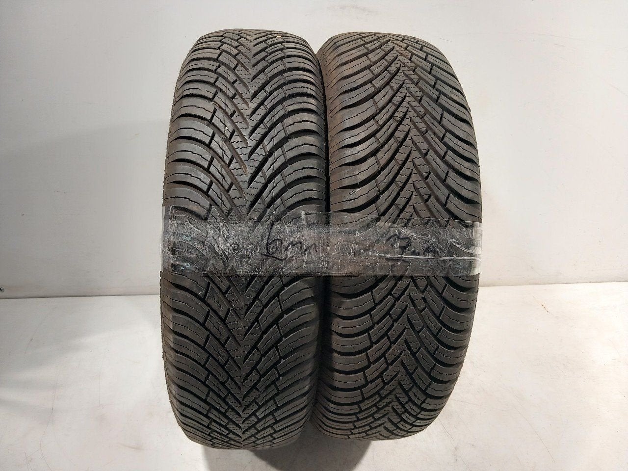 Bandenset 2 stuks 4-Seizoenen 175 65 R15, Van der Ven Autorecycling B.V., Pneus hiver, Ettenseweg 76, 4706 PB Roosendaal, The Netherlands