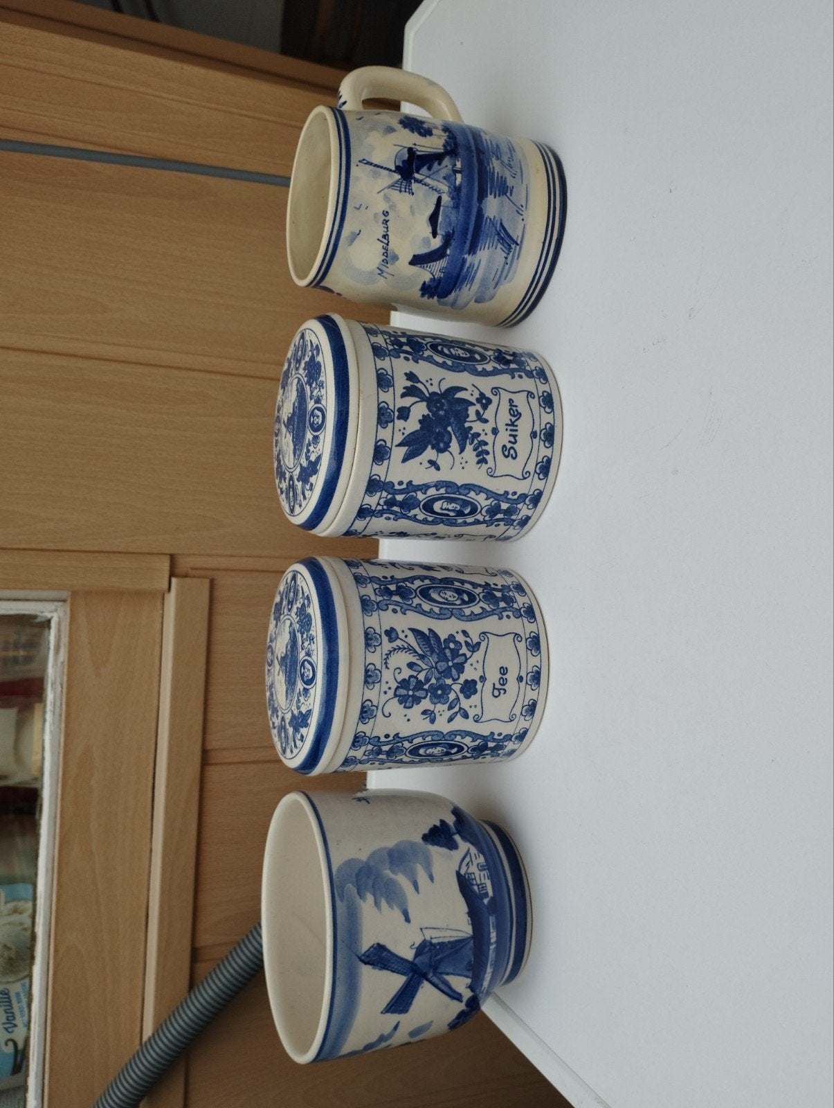 2 antieke keukenpotten e 2 drink tassen kleur wit en blauw, Antiek en Kunst, Antiek | Keukengerei, Ophalen