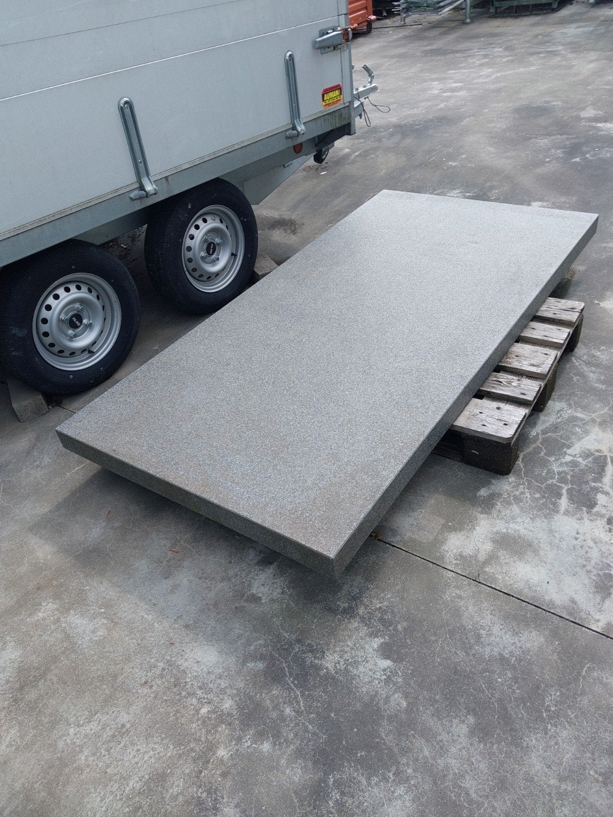 tafel in blauwe hardsteen, Ophalen