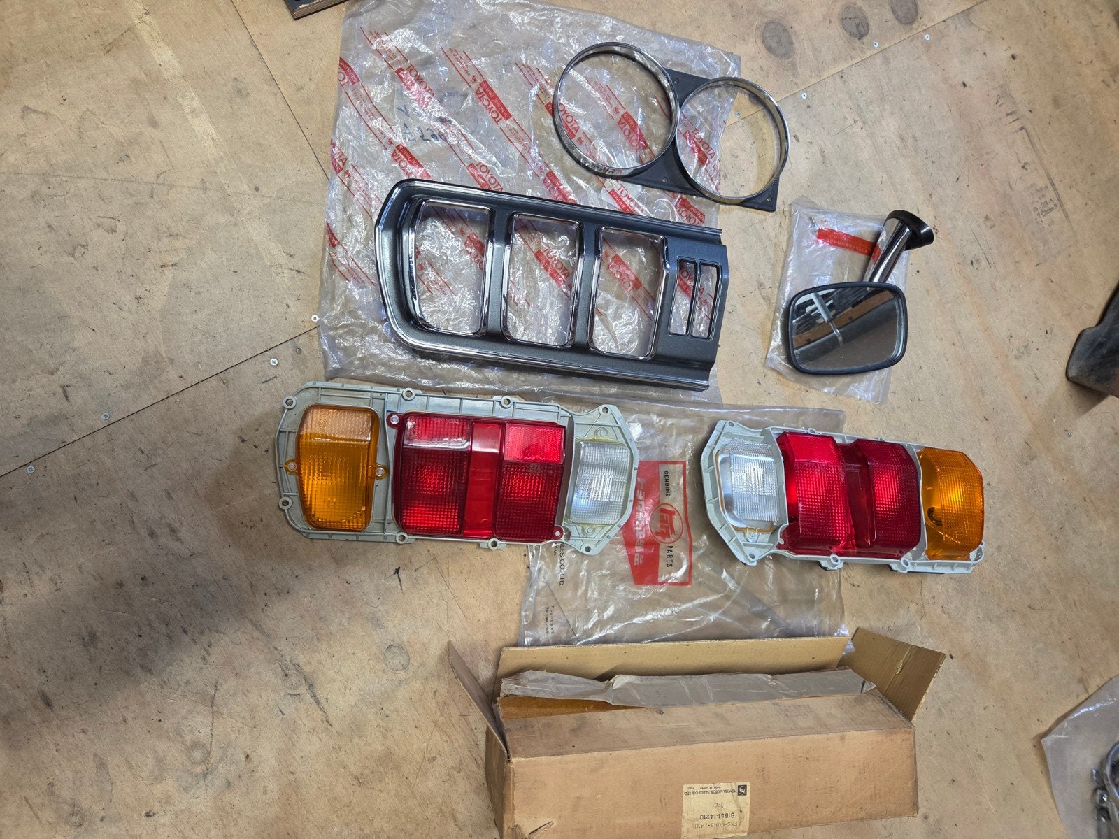 Toyota Celica TA 22,TA 23,TA 28 Liftback ,NOS onderdelen, Enlèvement ou Envoi