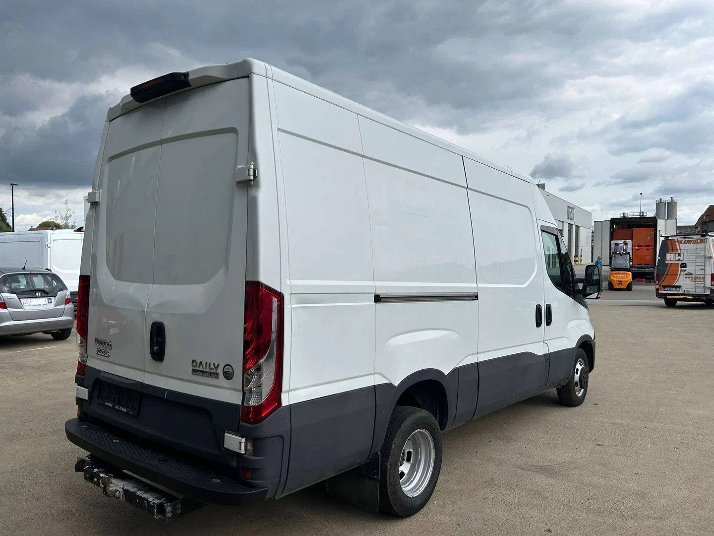 Iveco Daily Daily 35S14V 2.3 automaat lengte 2 dubbele lucht, Autos, 100 kW, Achat, Euro 6, Entreprise