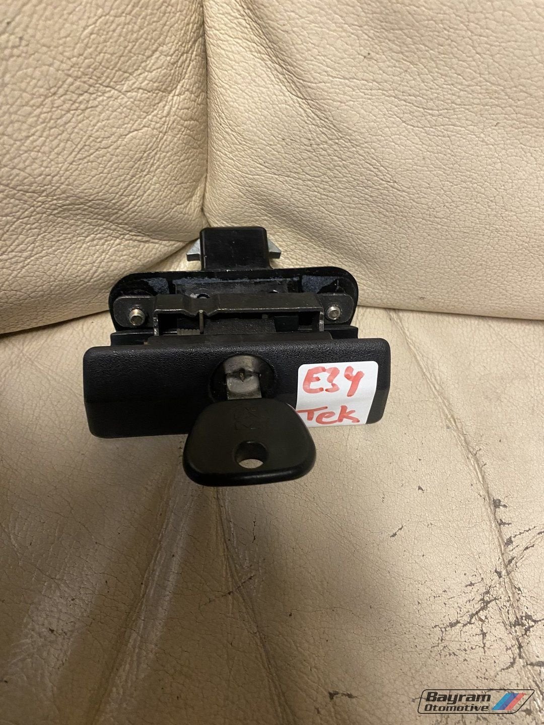 Bmw E34 dashboardkastje slot / hendel Met sleutel 5-serie, -, Utilisé, -, Enlèvement ou Envoi