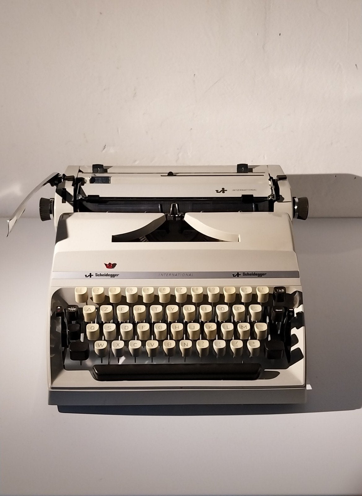 Machine à écrire vintage Scheidegger International AZERTY, Enlèvement ou Envoi, Utilisé