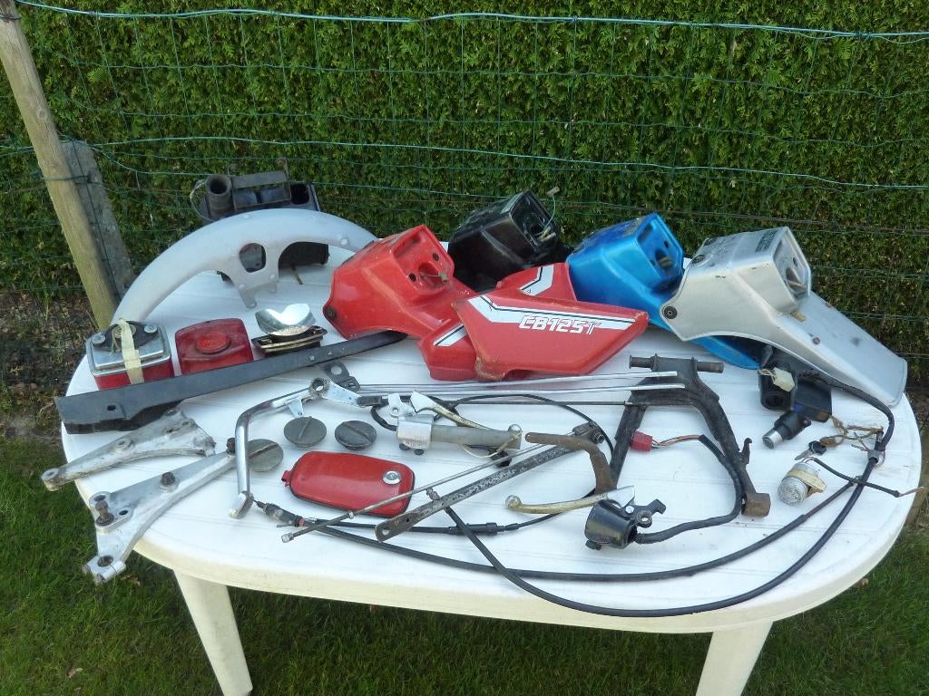 HONDA CB 250-360 PIECES, Enlèvement, Utilisé