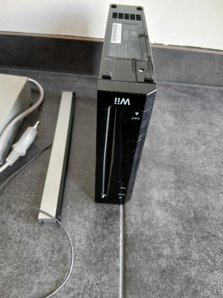 zwarte wii pakket games met 4 controllers en nunchucks, Games en Spelcomputers, Spelcomputers | Nintendo Wii, Ophalen, Gebruikt