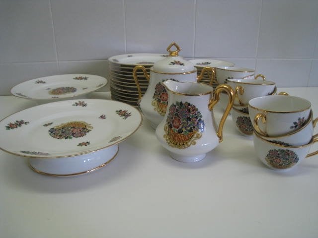 Volledig porseleinen Limoges servies 102 stuks. Limges P.P., Ophalen
