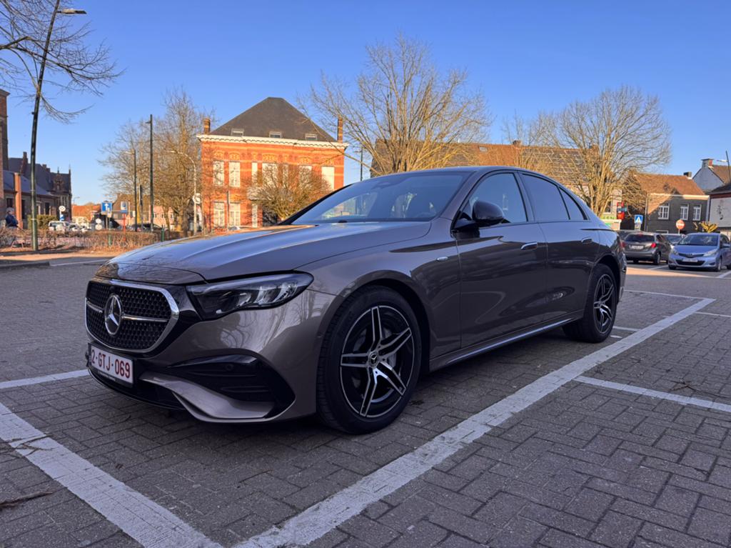 Mercedes-Benz E300 e AMG-line 2025, Auto's, Automaat, 1995 cc, 4 cilinders, Bruin
