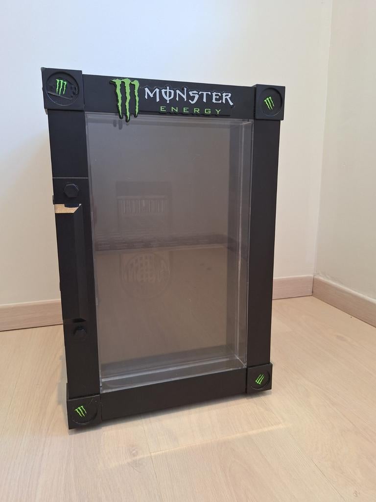 Monster Energy mini frigo, Enlèvement