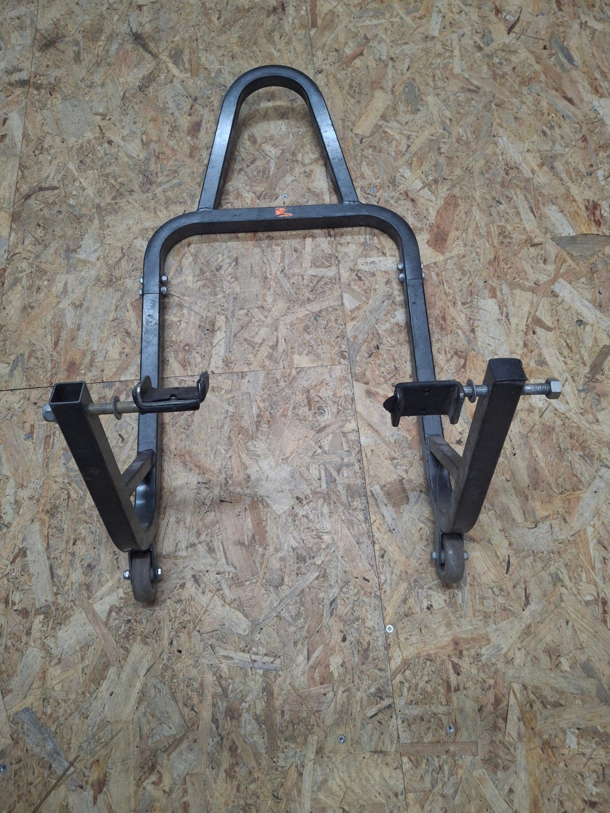 Paddockstand motorfiets, Motoren, Ophalen