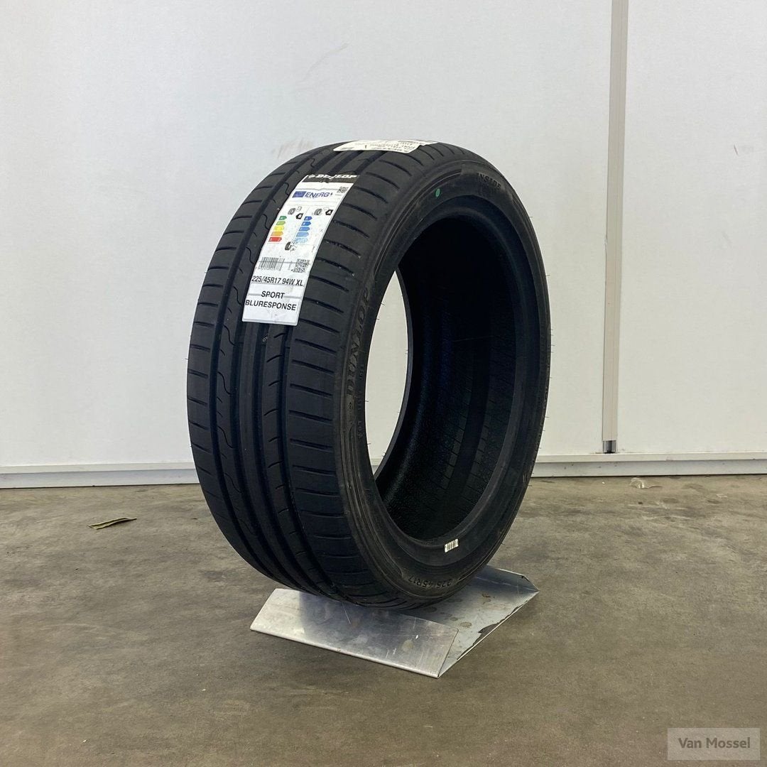 Dunlop Sport Bluresponse 225/45/R17 94W XL, Autos : Pièces & Accessoires, Véhicule de tourisme, Pneus été, -, Utilisé