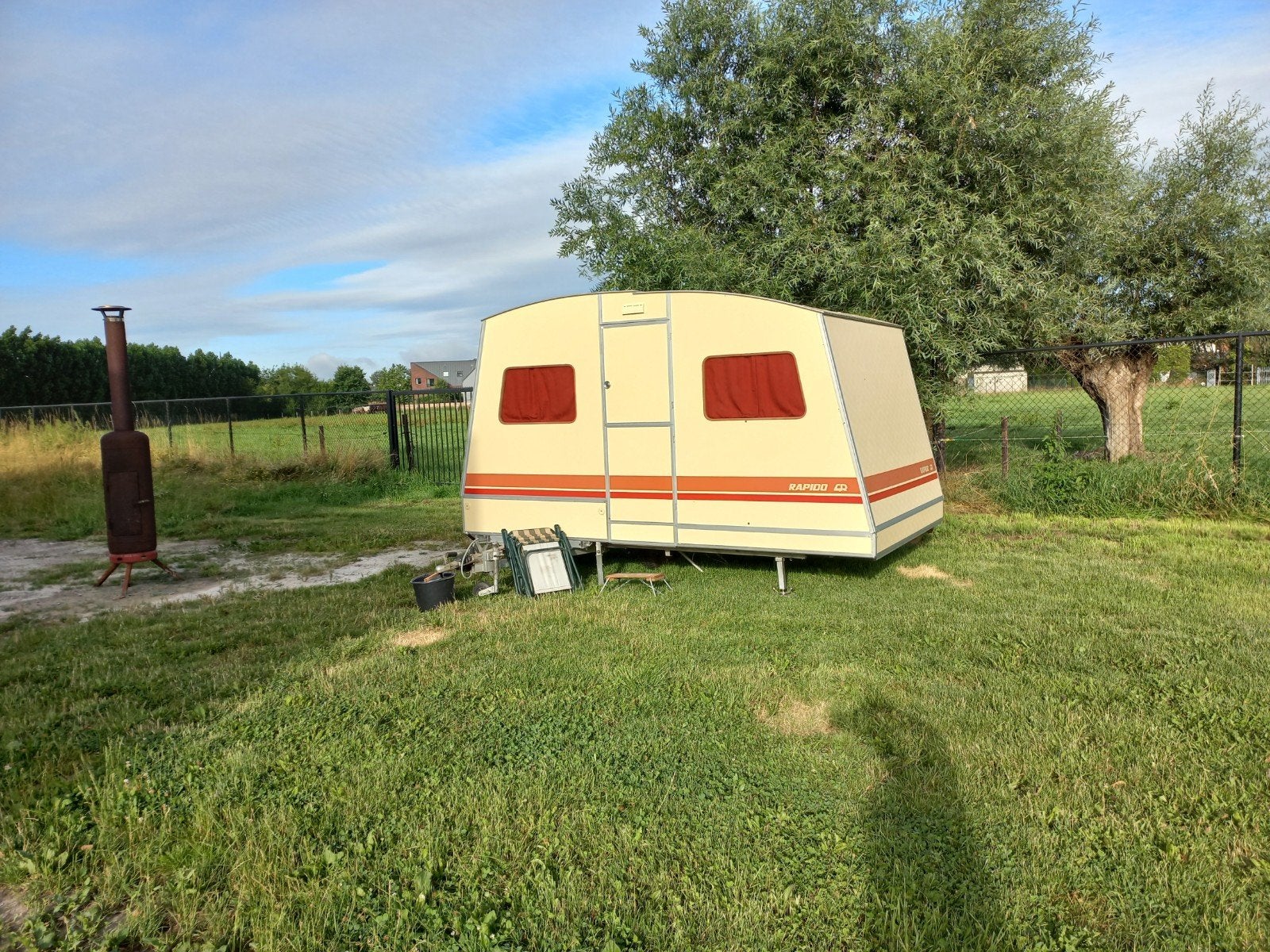 Caravane pliante Rapido vintage à l'état neuf, Jusqu'à 4, Siège standard, Jusqu'à 500 kg, Rapido