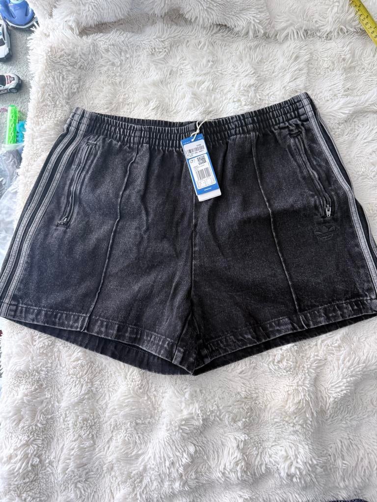 Adidas shorts jeans, Kleding | Dames, Spijkerbroeken en Jeans, Ophalen, Nieuw
