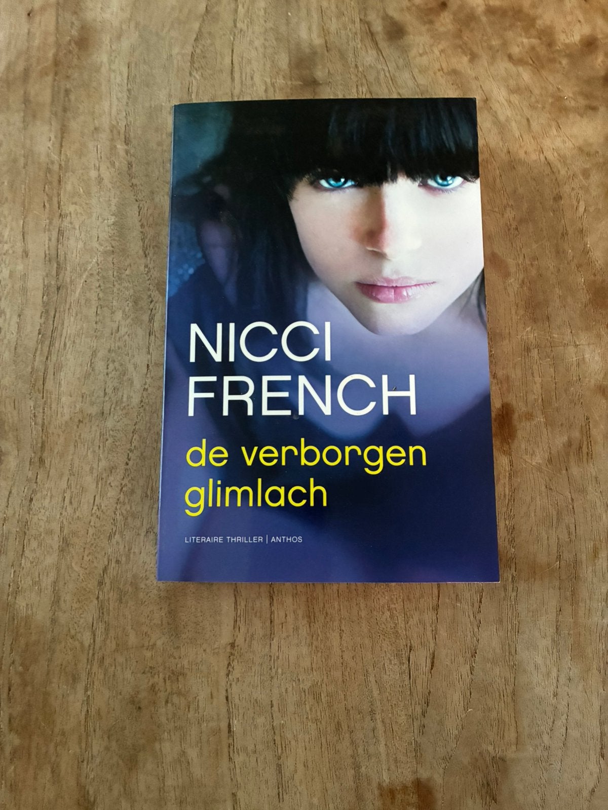 Nicci French - De verborgen glimlach, Enlèvement ou Envoi, Nicci French