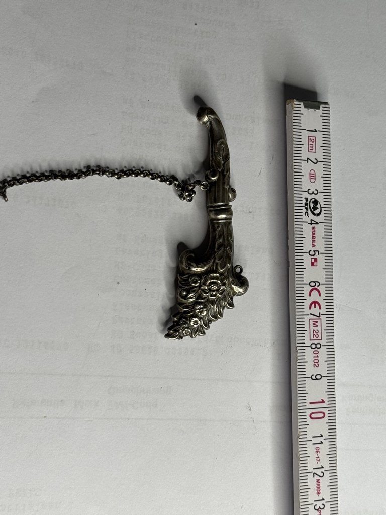 ZILVER NAALD DOOSJE, Ophalen