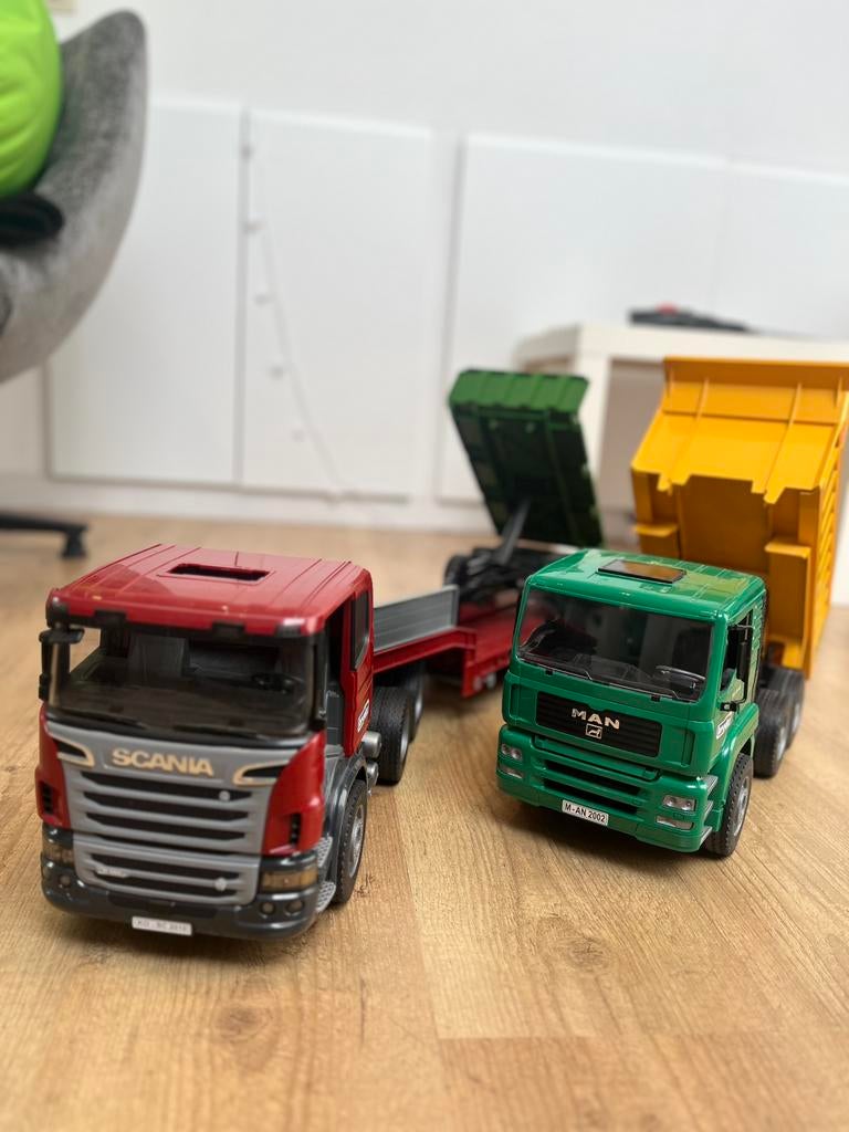 Bruder Man vrachtwagen / Scania trekker en trailer, Enlèvement, Comme neuf
