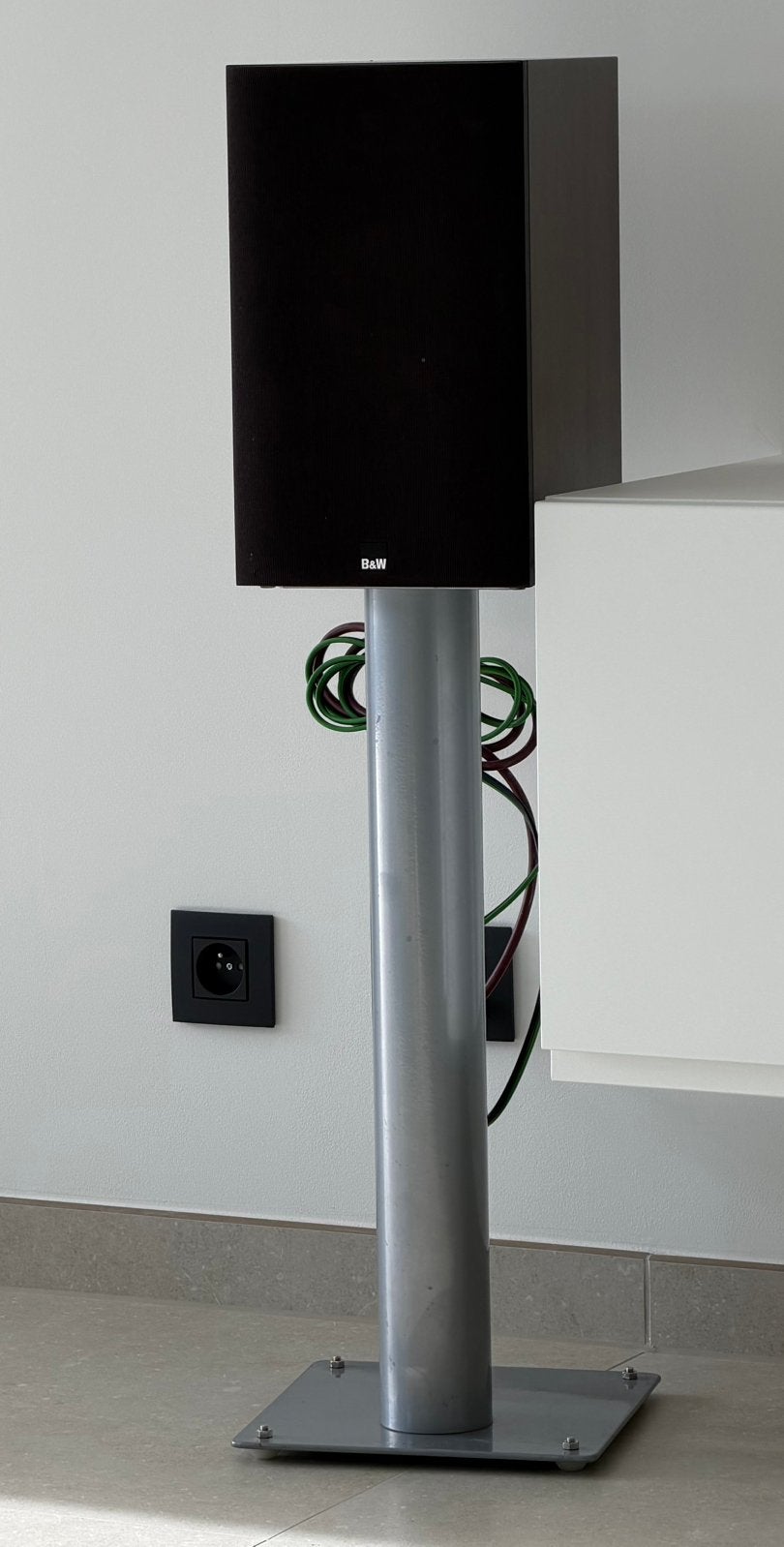 Bowers & Wilkins 685 incl. speakerstands, Ophalen, Zo goed als nieuw, 60 tot 120 watt, Bowers & Wilkins (B&W)
