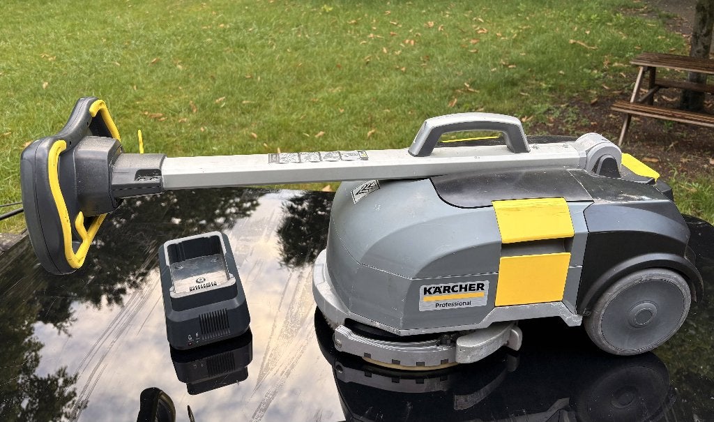 Kärcher BD 30/4 C schrobzuigmachine, Doe-het-zelf en Bouw, Ophalen, Gebruikt, Schrobmachine