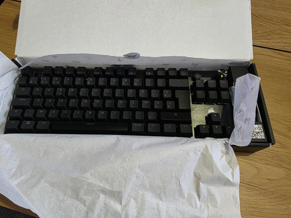 Corsair k70 core tkl, Informatique & Logiciels, Enlèvement