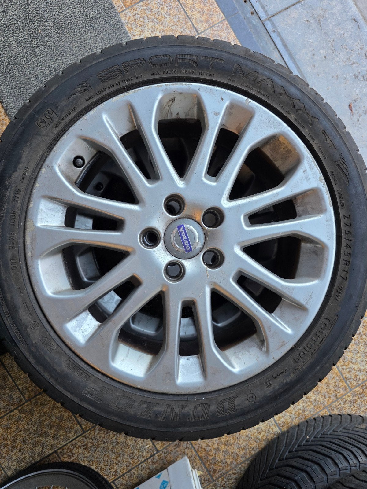 2 pièces de jantes en aluminium 225 45 17 avec pneus Micheli, Enlèvement