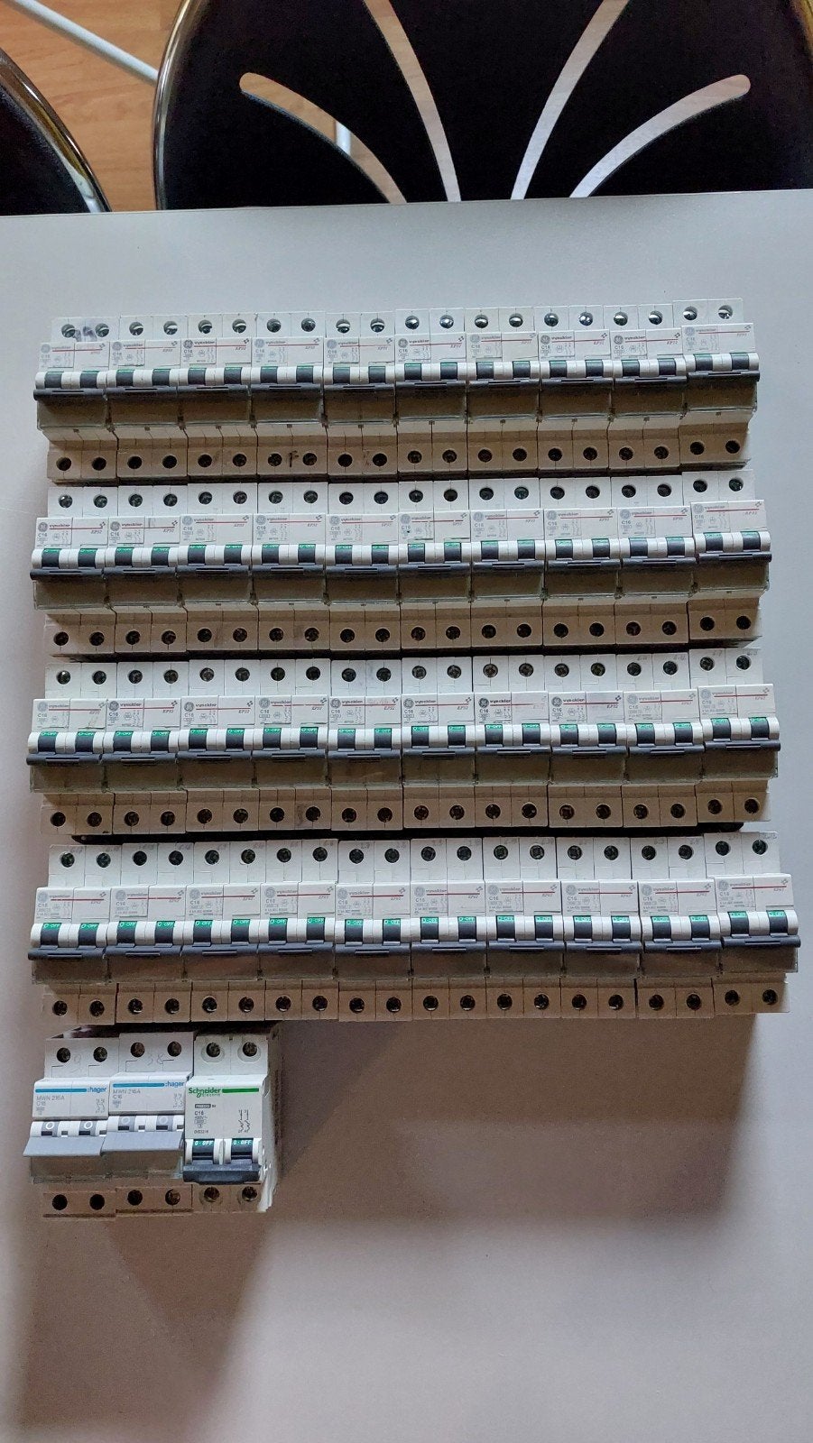 31st 2p automaat 16c 3ka en 12st 6ka als nieuw goede staat, Enlèvement, Comme neuf, Disjoncteur divisionnaire