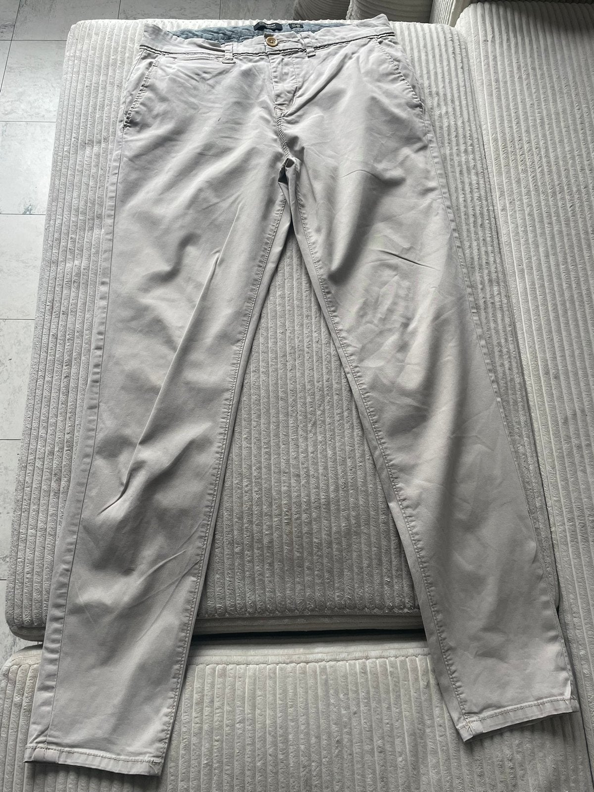 Pantalon chino beige clair homme – coupe droite, Enlèvement ou Envoi, Porté, Taille 46 (S) ou plus petite, Beige