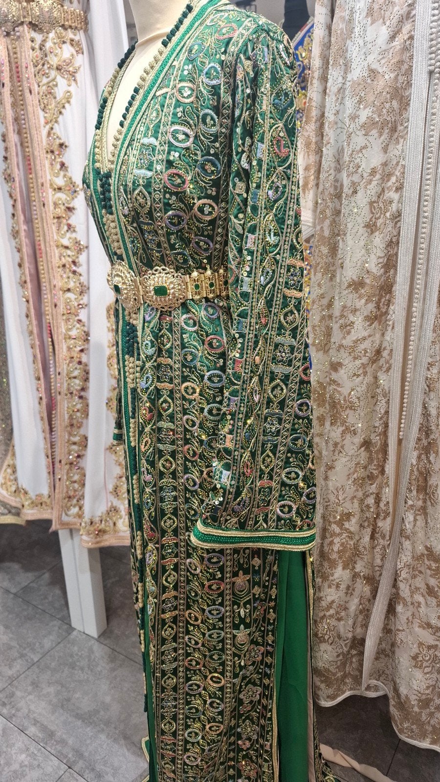 caftan marocain, Enlèvement