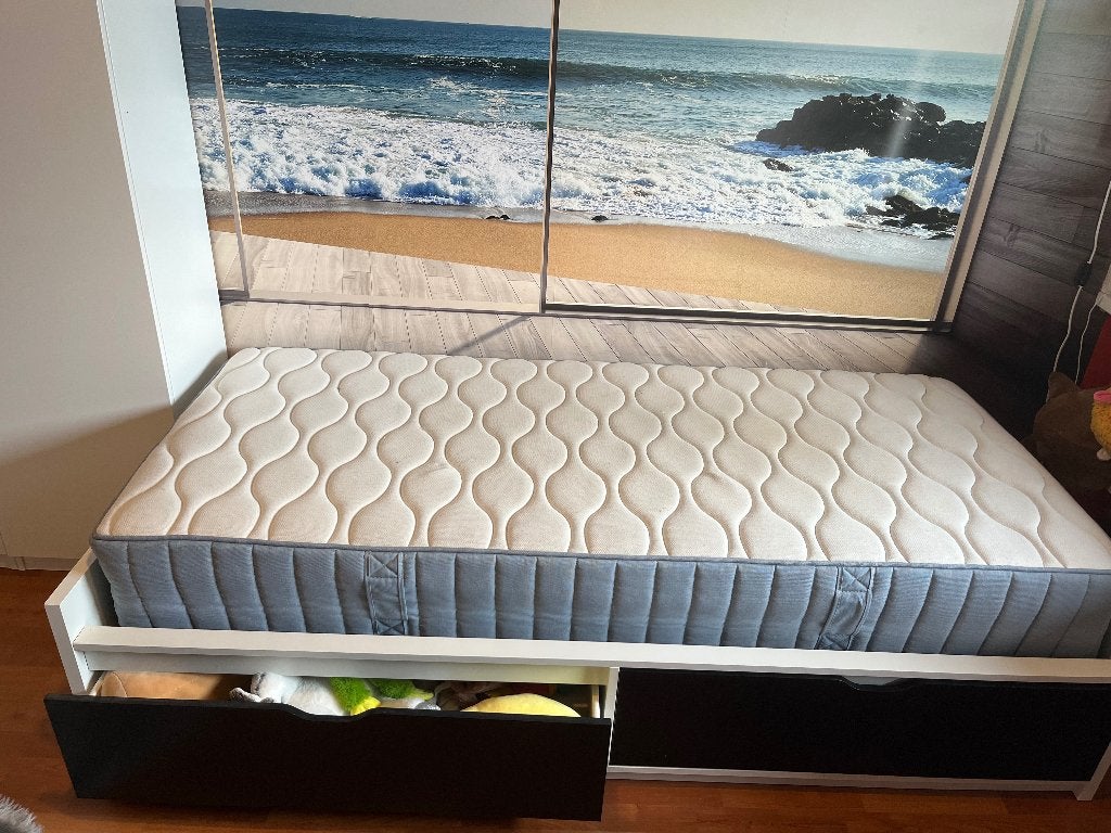 Bed 90x200 - incl matras en ladebak, Kinderen en Baby's, Gebruikt, 100 cm of meer, Minder dan 140 cm, Ophalen