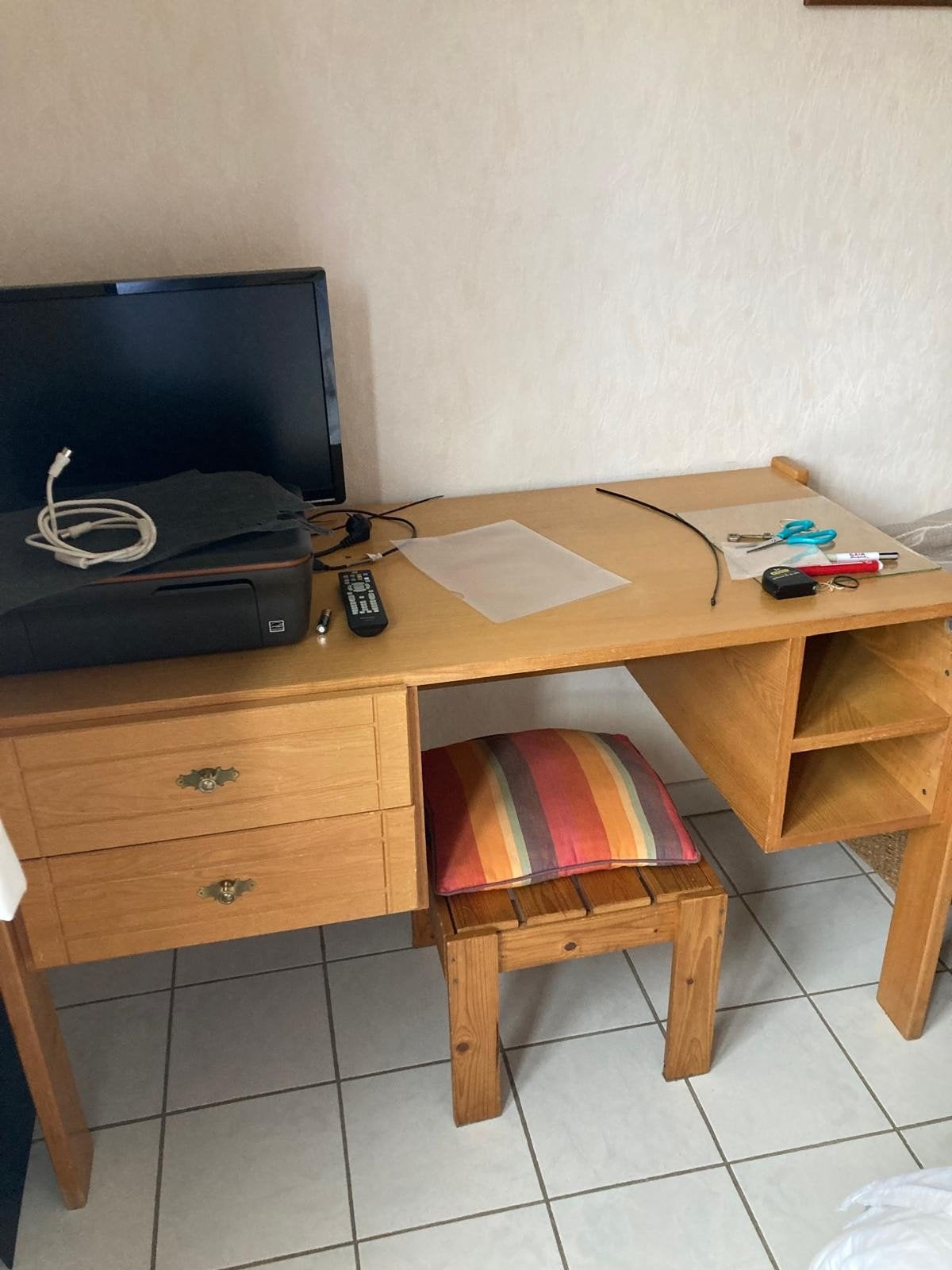 Bureau en bois - petit prix, Enlèvement, Utilisé