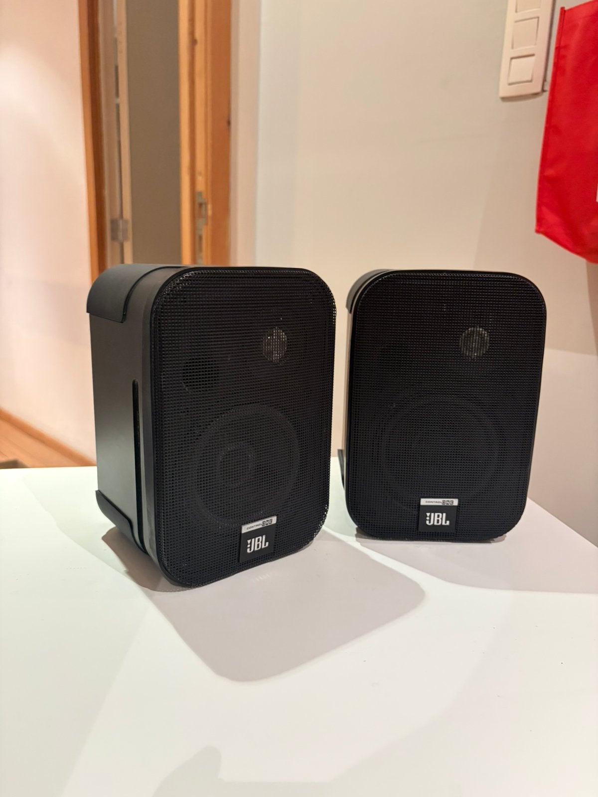 Jbl Control One ( 2 stuks ), Audio, Tv en Foto, Ophalen, Zo goed als nieuw, JBL
