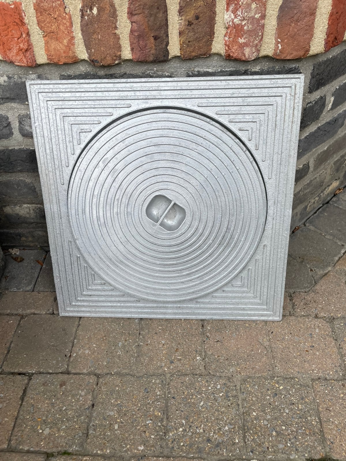Aluminium en gietijzeren deksels nieuwe, Doe-het-zelf en Bouw, Ophalen, Zo goed als nieuw, Aluminium