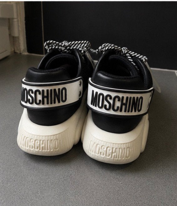 Moschino shoes (43), Ophalen, Zo goed als nieuw, Sneakers