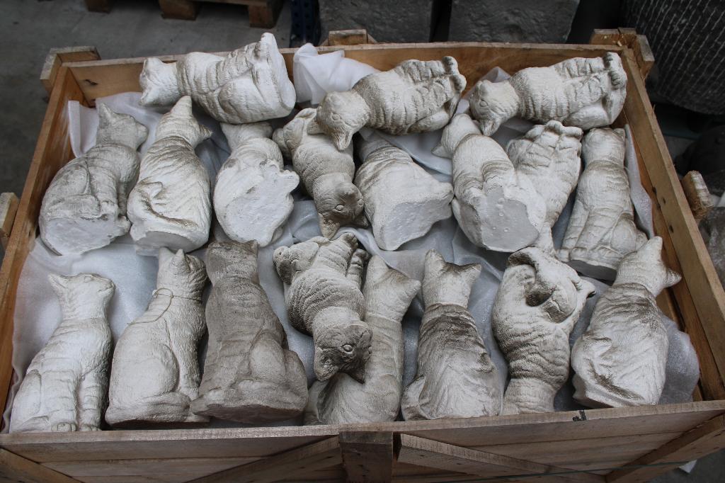 lot de statues +- 90 pièces en béton , lire l annonce, Enlèvement, Comme neuf