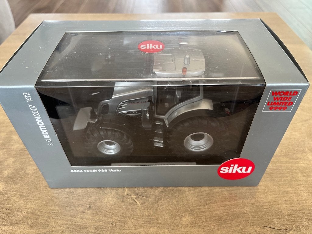Fendt 936 Vario Zilver - Sondermodell 2007 SIKU in display, Hobby en Vrije tijd, Modelauto's | 1:32, Ophalen of Verzenden, Nieuw