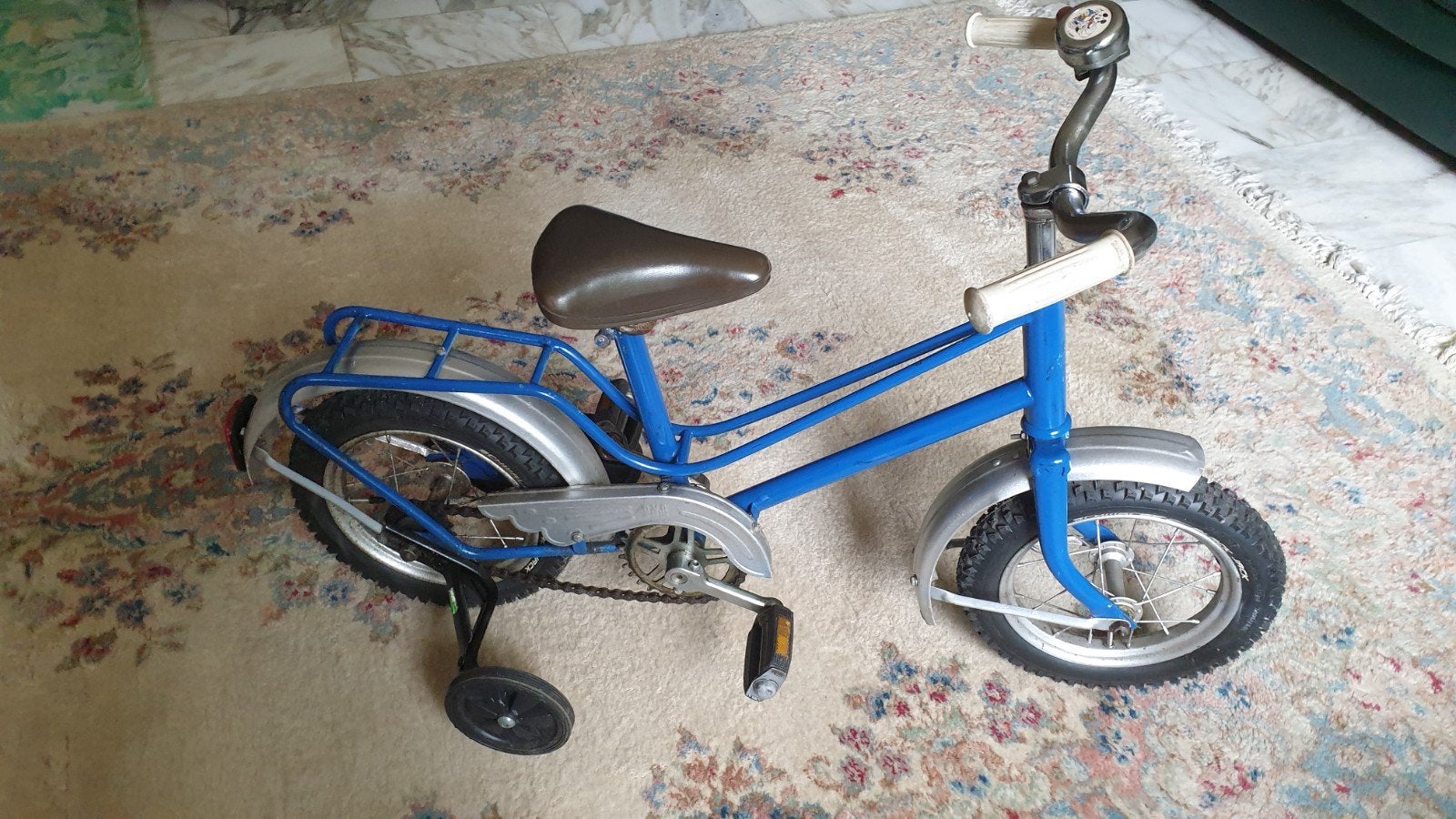 Blauw retro kinderfietsje, Ophalen, Zijwieltjes