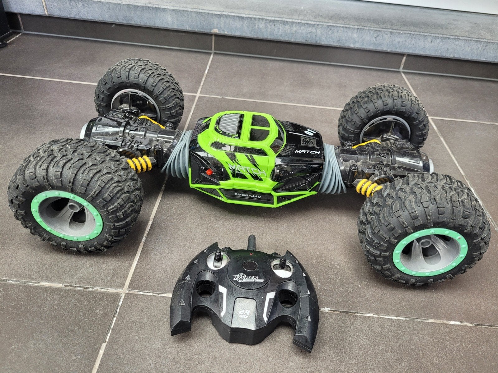 Grote RC-stunt/monstertruck met afstandsbediening, Ophalen