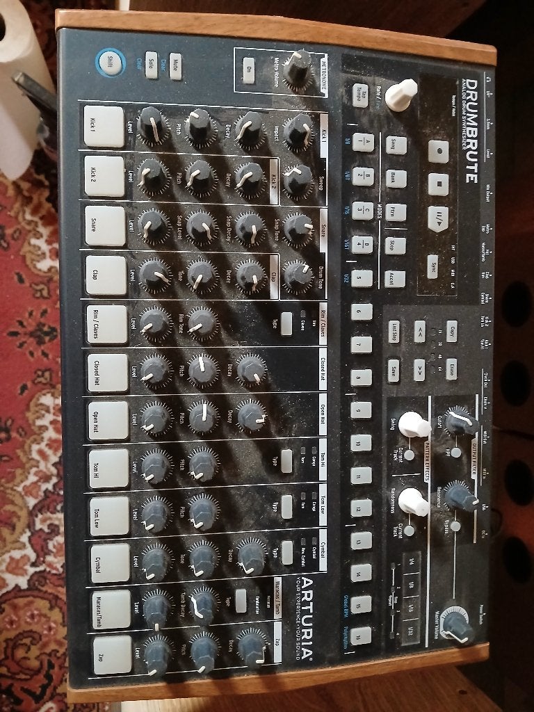 Drumbrute analog drum synthesizer, Ophalen