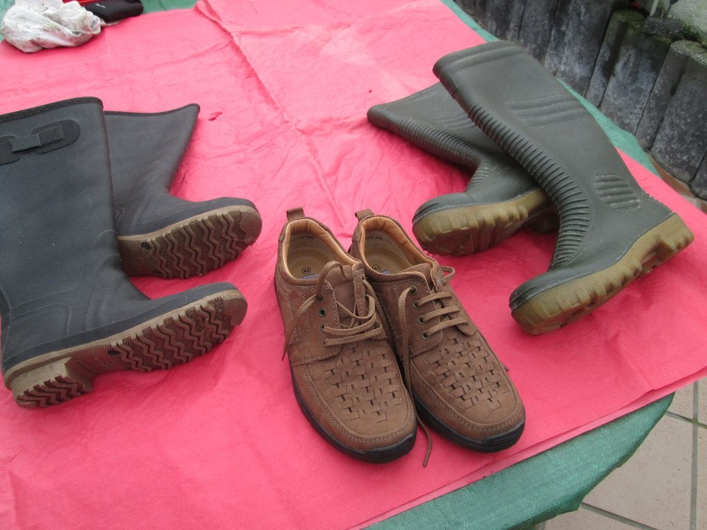 2 paar waterlaarsen m 38/41 en paarzomerschoenen m43, Enlèvement, Comme neuf, Autres couleurs, Bottes de pluie