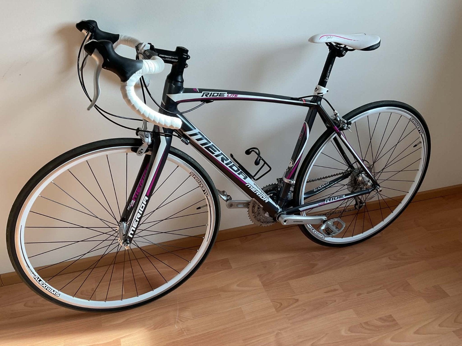 Vélo de course pour femmes Merida en parfait état, Vélos & Vélomoteurs, Frein sur jante, Femmes, 49 à 53 cm, Aluminium