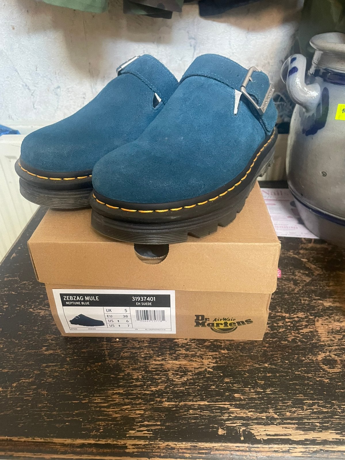 Dr Martens Zebzag klompje maat 38, Kleding | Dames, Ophalen of Verzenden, Zo goed als nieuw, Blauw