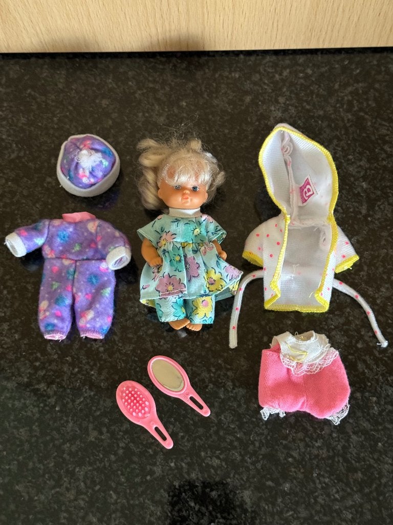 Barbie 1994-95 Baby Dress ( vintage ), Enfants & Bébés, Jouets | Poupées, Enlèvement ou Envoi, Utilisé, Barbie