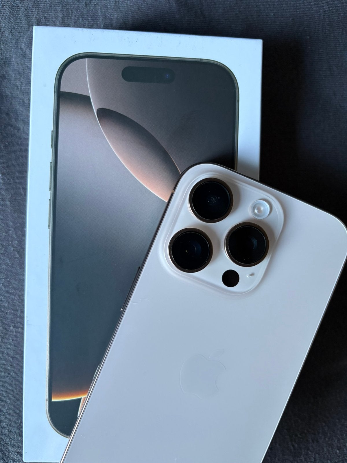iPhone 16 Pro 256Gb Désert  ( complet encore garantie 2027), Télécoms, Avec abonnement, Or, Comme neuf, Enlèvement