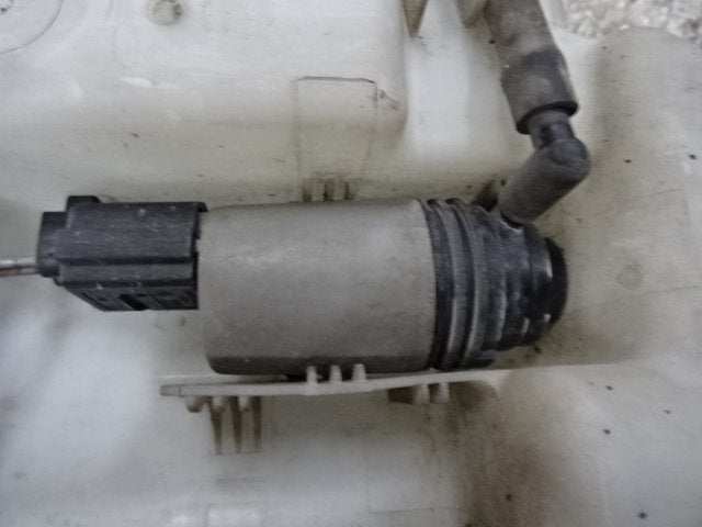 LAVE-GLACE POMPE AVANT BMW 5 serie (E60) (12-2001/03-2010), Utilisé, BMW
