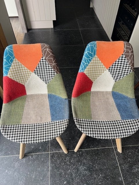 Scandinavische stoelen met kleurrijk patchwork, Huis en Inrichting, Ophalen, Hout, Gebruikt, Twee