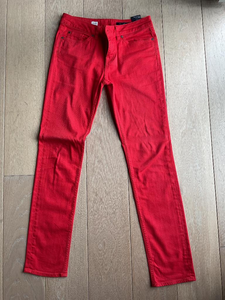 Jeans broek rood Tommy hilfiger maat 27/32, Tommy hilfiger, Ophalen of Verzenden, Zo goed als nieuw, Overige kleuren