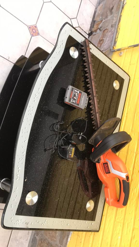 Heggenschaar met batterij black en Decker, Ophalen, Gebruikt