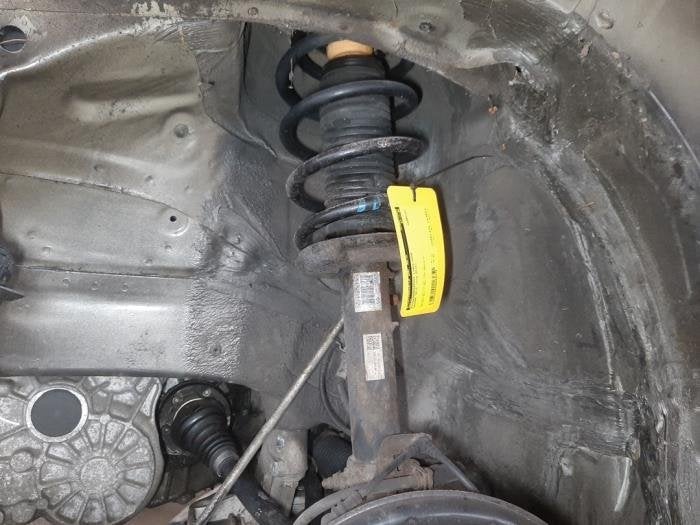 Barre amortisseur avant gauche d'un Skoda Yeti, -, -, 3 mois de garantie, Utilisé