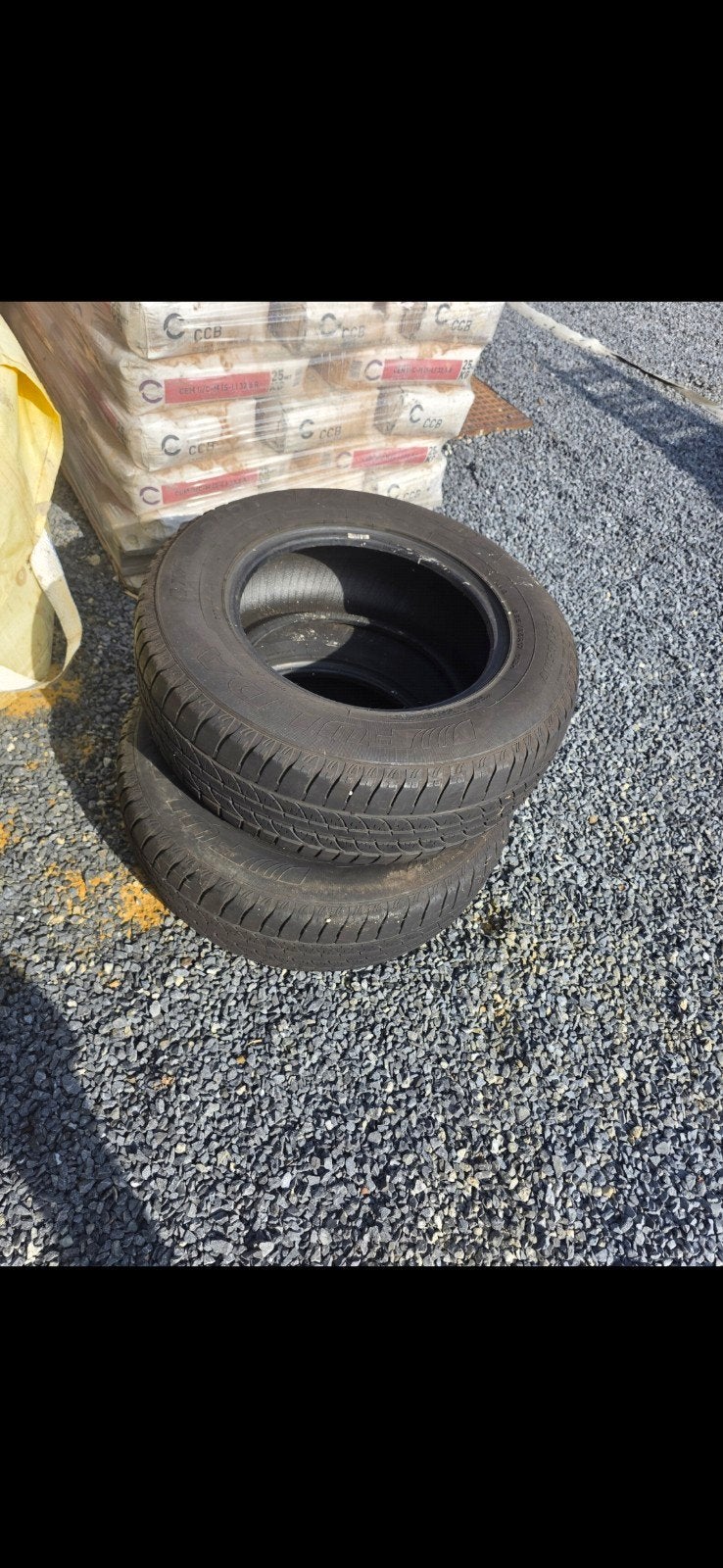 2 pneus Fulda 205/65 R17C 112H 
À vendre 2 pneus F, Autos : Pièces & Accessoires