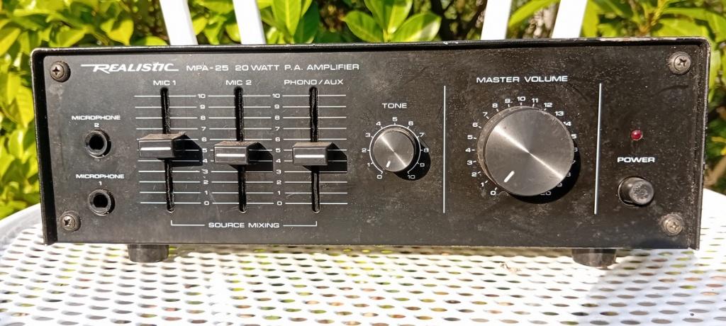 Realistic PA-versterker, 20 Watt, 220 en 12 Volt., TV, Hi-fi & Vidéo, Amplificateurs & Ampli-syntoniseurs, Autres marques, Moins de 60 watts