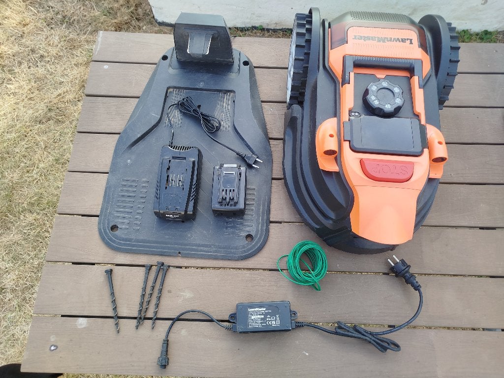 LawnMaster robotmaaier vbrm20d 24V Li-Ion 800m², Ophalen, Lawnmaster, Zo goed als nieuw, Met regensensor