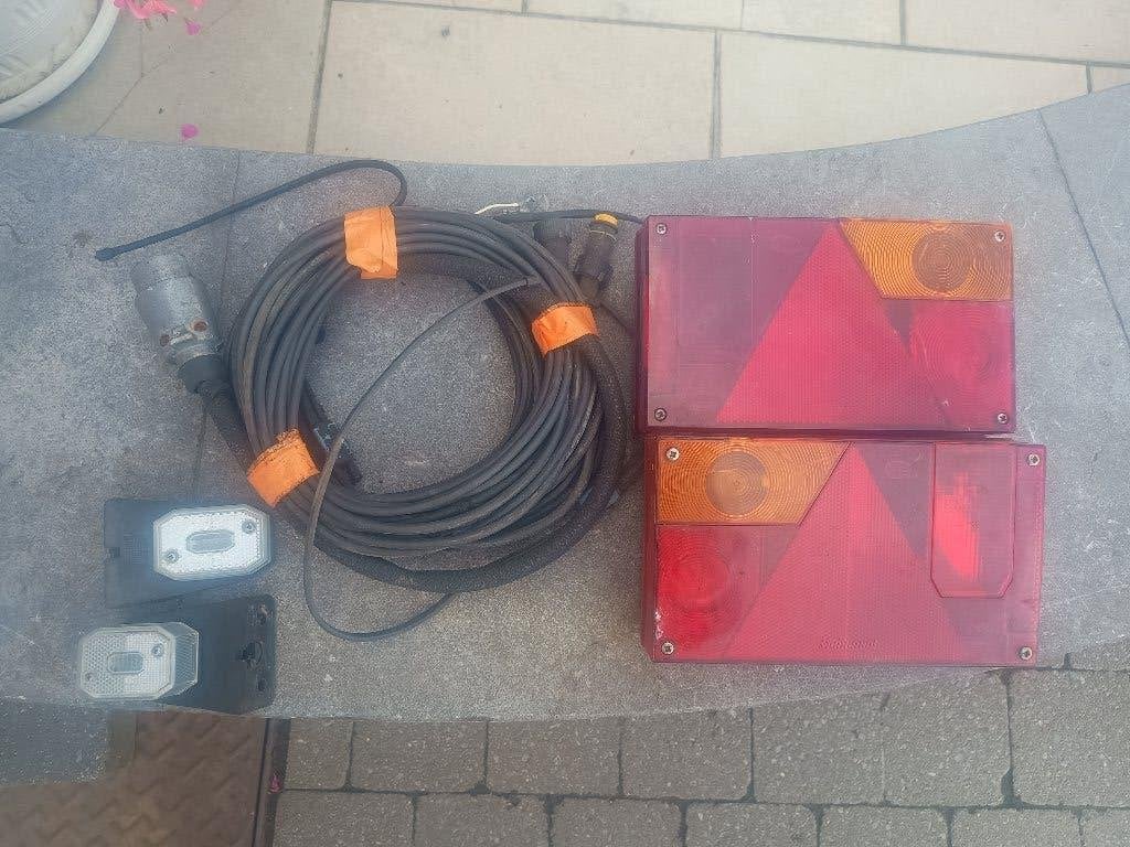 Installation électrique avec éclairage de remorque, Enlèvement, Utilisé